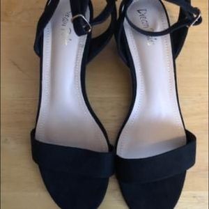 Dream pairs wide high heel sandals size 10.